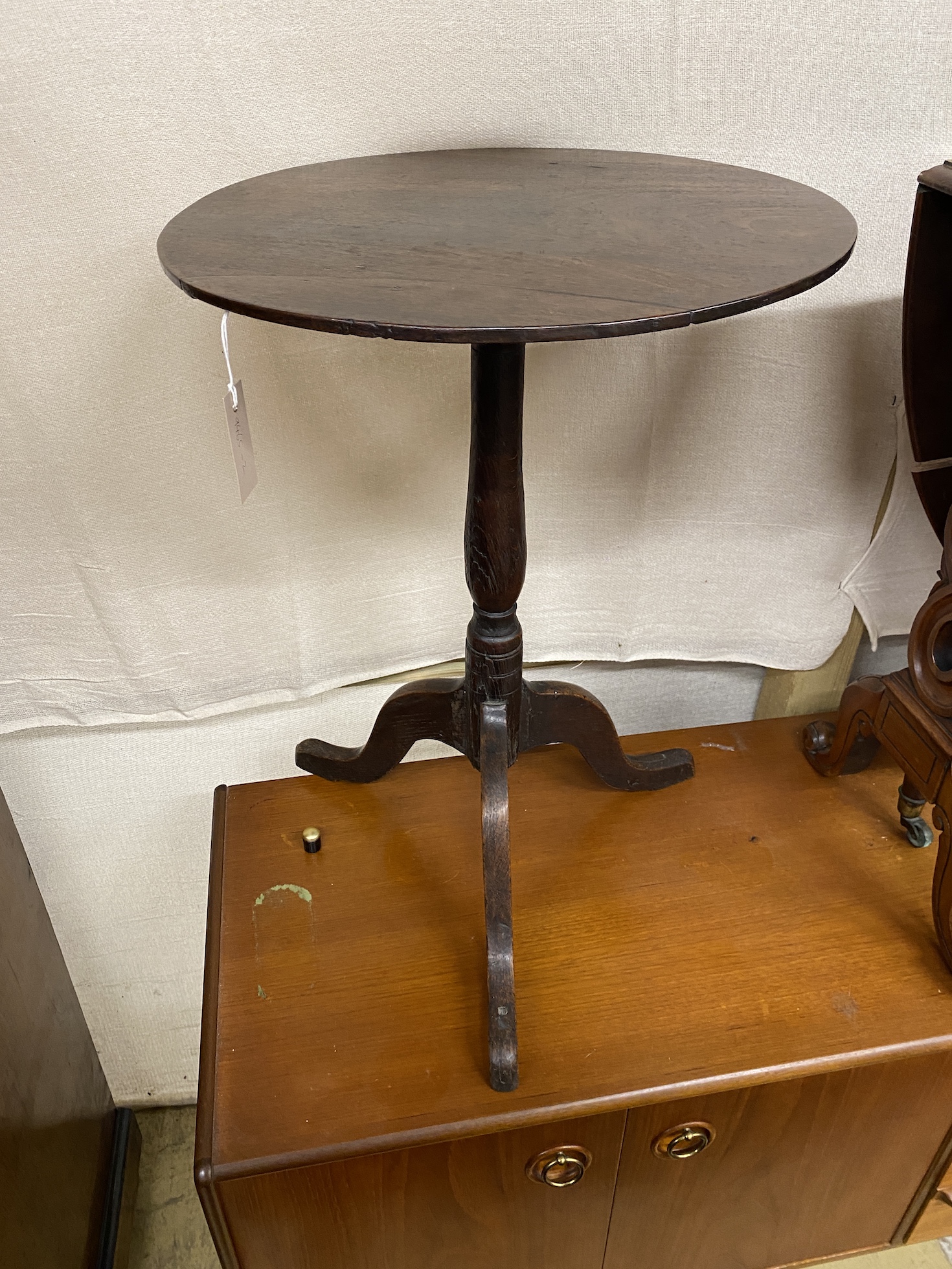 A George III provincial circular oak tripod tea table, diameter 48cm, height 66cm